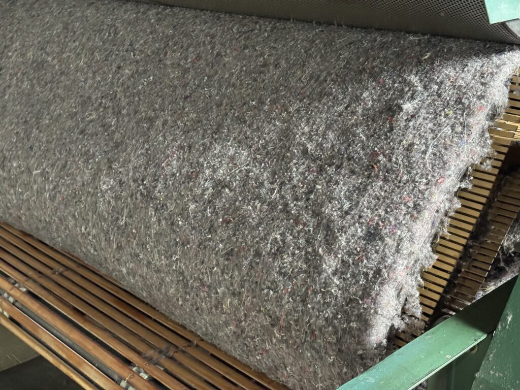 板状にしたニードルフェルトの原料